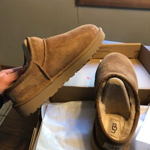 BRAND NEW UGG CLASSIC SLIPPER CHESTNUT size 9